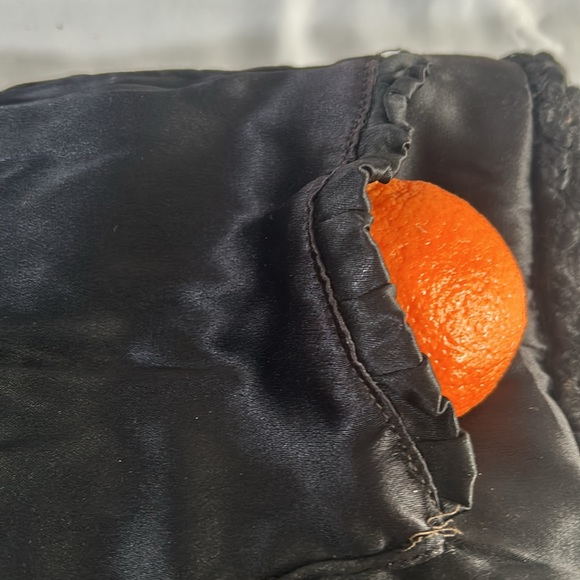 Vintage curly Persian lambswool hand warmer. Satin lining. Zipper. 16"x12" - Picture 3 of 3